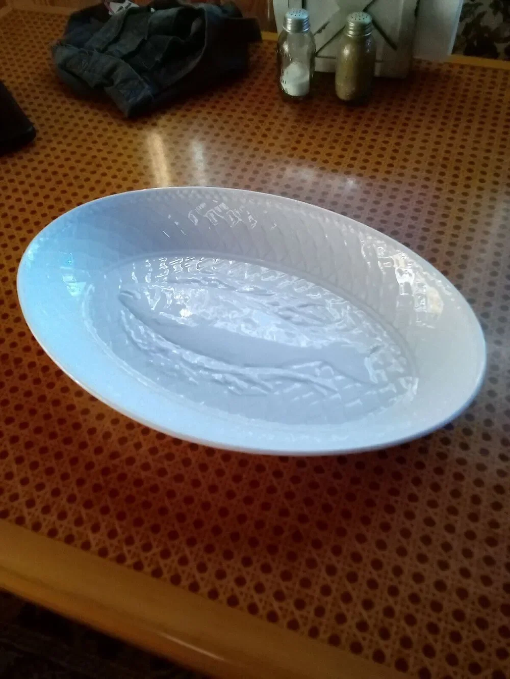 FISH PLATTER / 1983 Royal Worcester Gourmet Oven China